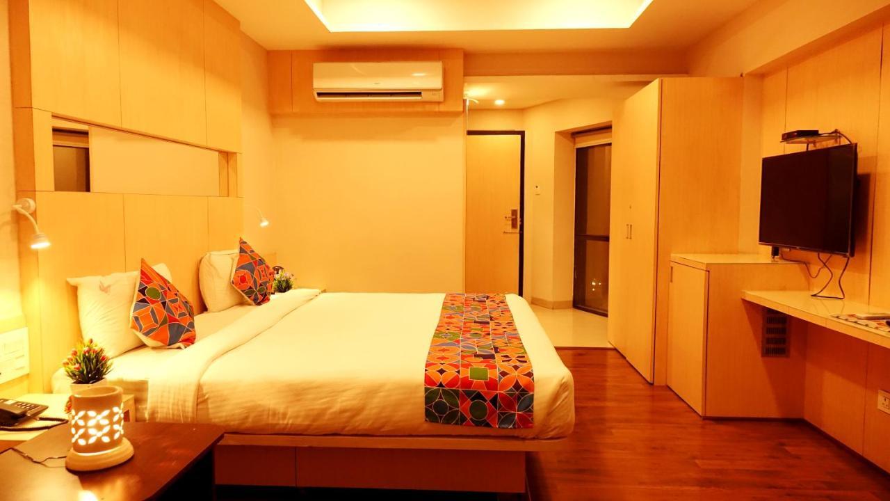 Ksquare Hotel Chennai Extérieur photo