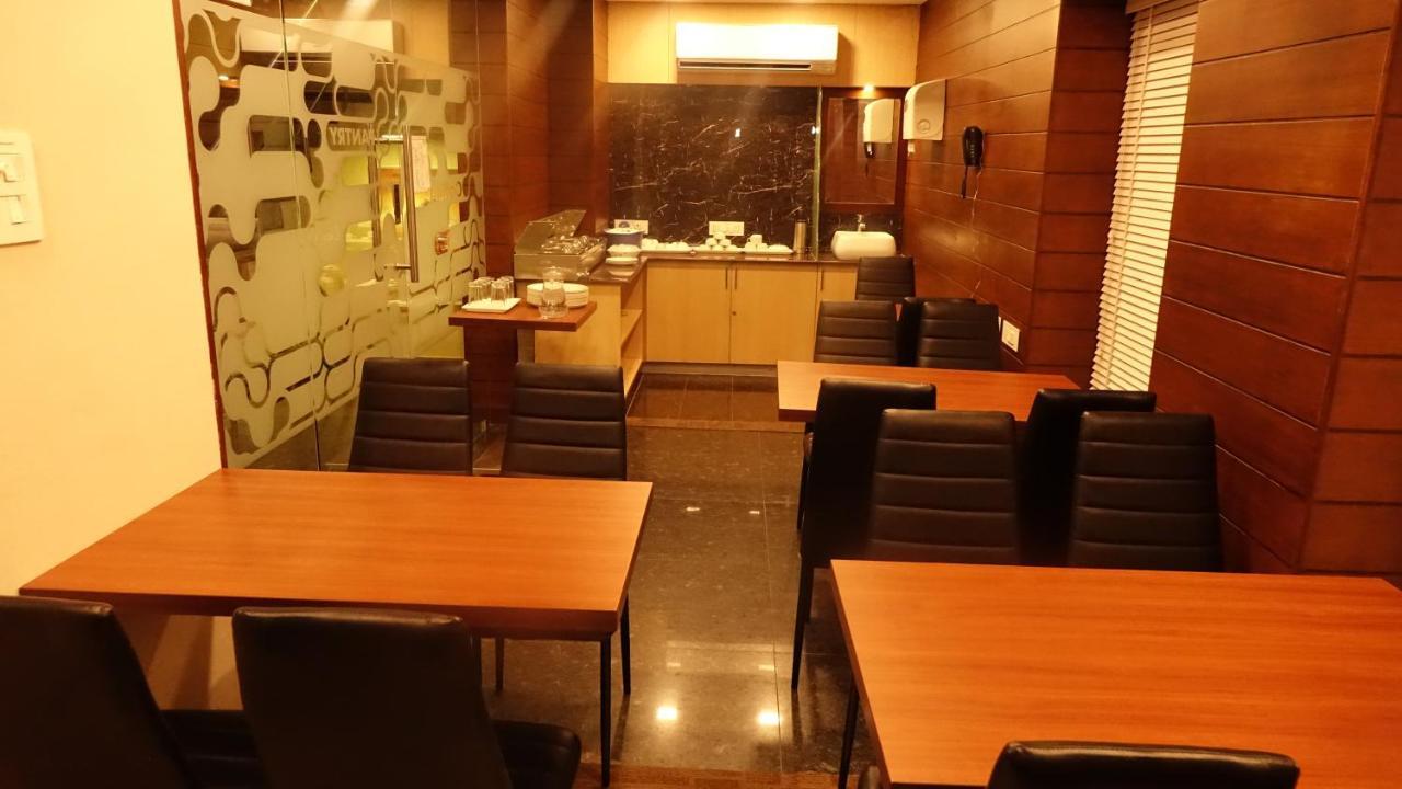 Ksquare Hotel Chennai Extérieur photo